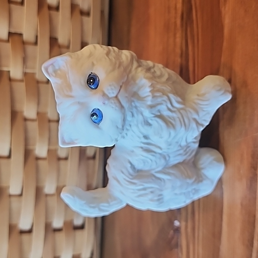 Vintage Homco Porcelain Bisque Playful White Persian Kitten‎ Cat Blue Eyes